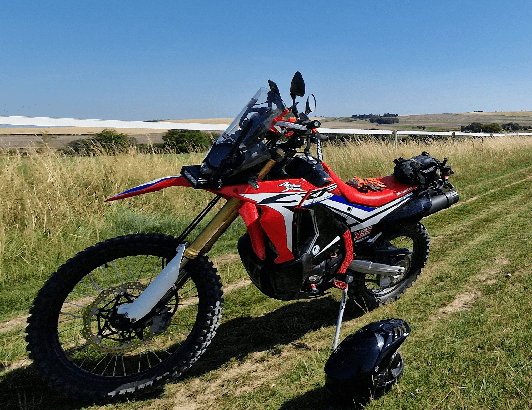 The Weekend Riders logo